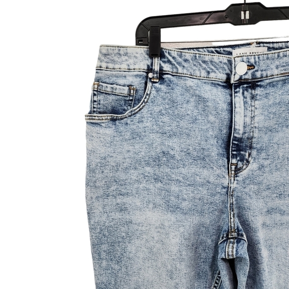 Lane Bryant Women's Signature Fit High-Rise Girlfriend Straight Crop Jean - 18 - Picture 3 of 6